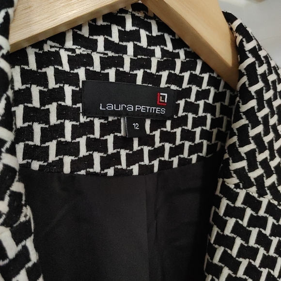 Laura Petites | Black & White geometric suit coat / blazer - Picture 5 of 11